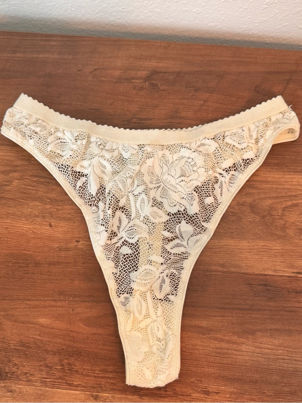 Victoria's Secret Ivory Vintage 90s 1998 Lace Thong Panties size L
